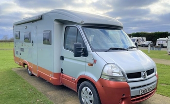 Rent this Renault motorhome for 4 people in Warwickshire from £121.00 p.d. - Goboony