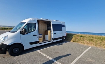 Rent this Renault motorhome for 3 people in Keynsham from £73.00 p.d. - Goboony