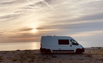 Rent this Peugeot motorhome for 3 people in Hulme from £81.00 p.d. - Goboony