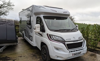 Rent this Peugeot motorhome for 6 people in Cheshire East from £85.00 p.d. - Goboony
