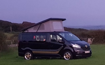 Rent this Renault motorhome for 4 people in Lancashire from £109.00 p.d. - Goboony