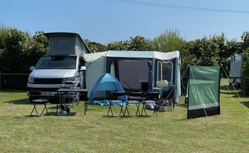 Rent this Volkswagen motorhome for 4 people in Winterbourne from £75.00 p.d. - Goboony