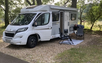 Rent this Peugeot motorhome for 4 people in Sellindge from £108.00 p.d. - Goboony