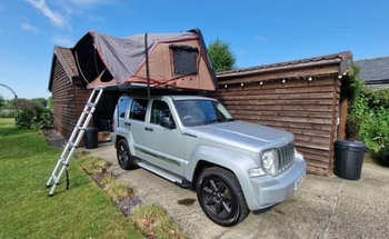 Rent this Jeep Cherokee Limited motorhome for 5 people in Essex from £79.00 p.d. - Goboony