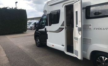 Rent this ELDDIS EVOLUTION 194 motorhome for 4 people in Roydon from £152.00 p.d. - Goboony