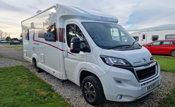 Rent this Peugeot motorhome for 4 people in Cheshire West and Chester from £98.00 p.d. - Goboony