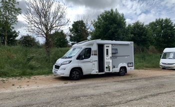 Rent this Peugeot motorhome for 2 people in North Yorkshire from £133.00 p.d. - Goboony