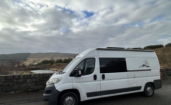 Rent this Peugeot motorhome for 3 people in Edinburgh from £109.00 p.d. - Goboony