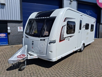 Coachman VISION 570, 4 Berth, (2017) Used Touring Caravan for sale