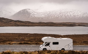 Rent this Etrusco motorhome for 6 people in Midlothian from £121.00 p.d. - Goboony