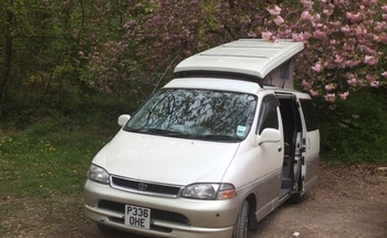 Rent this Toyota motorhome for 4 people in Adel from £61.00 p.d. - Goboony