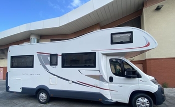 Rent this Roller Team motorhome for 6 people in New Brighton from £103.00 p.d. - Goboony