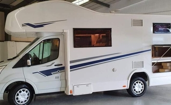 Rent this Ford motorhome for 7 people in Penwortham from £121.00 p.d. - Goboony