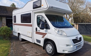 Rent this Peugeot motorhome for 5 people in Graveley from £97.00 p.d. - Goboony