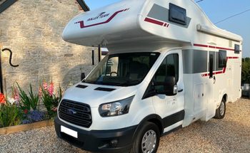 Rent this Ford motorhome for 6 people in Royal Wootton Bassett from £127.00 p.d. - Goboony