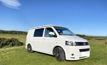 Rent this Volkswagen motorhome for 4 people in Hampshire from £73.00 p.d. - Goboony