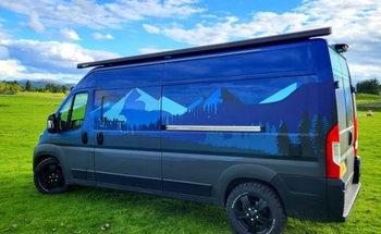 Rent this Peugeot motorhome for 3 people in Edinburgh from £102.00 p.d. - Goboony