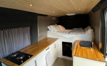 Rent this Peugeot motorhome for 2 people in Takeley from £91.00 p.d. - Goboony