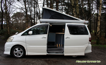 Rent this Toyota motorhome for 4 people in Wednesbury from £73.00 p.d. - Goboony