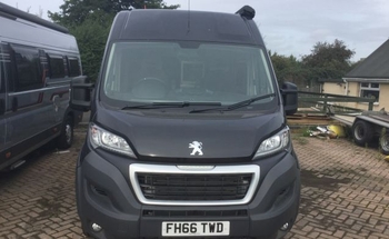 Rent this Peugeot motorhome for 4 people in Barton-under-Needwood from £105.00 p.d. - Goboony