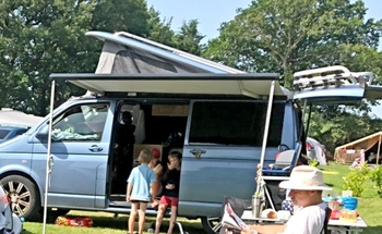 Rent this Volkswagen motorhome for 4 people in Greater London from £72.00 p.d. - Goboony