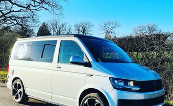 Rent this Volkswagen motorhome for 4 people in Hampshire from £97.00 p.d. - Goboony