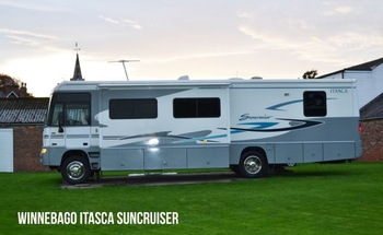 Rent this Winnebago Itasca Suncruiser motorhome for 6 people in Mossley from £303.00 p.d. - Goboony