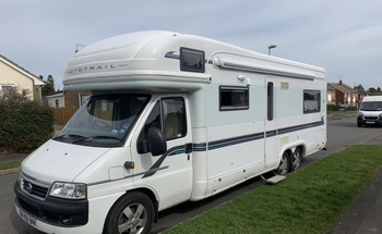 Rent this Fiat motorhome for 6 people in Hampshire from £76.00 p.d. - Goboony