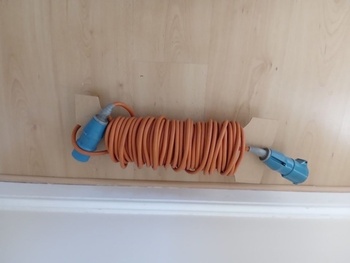 Mains hook-up cable 
