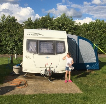 Lunar Quasar 524, 4 berth, (2010) Used - Good condition Touring Caravan for sale