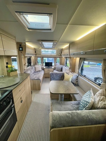 Elddis elddis Riva Avante 840 2019, 6 berth, (2019) Used - Good condition Touring Caravan for sale