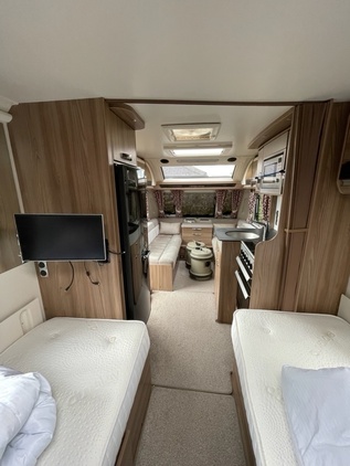 Swift Conqueror 565, 4 berth, (2017) Used - Good condition Touring Caravan for sale